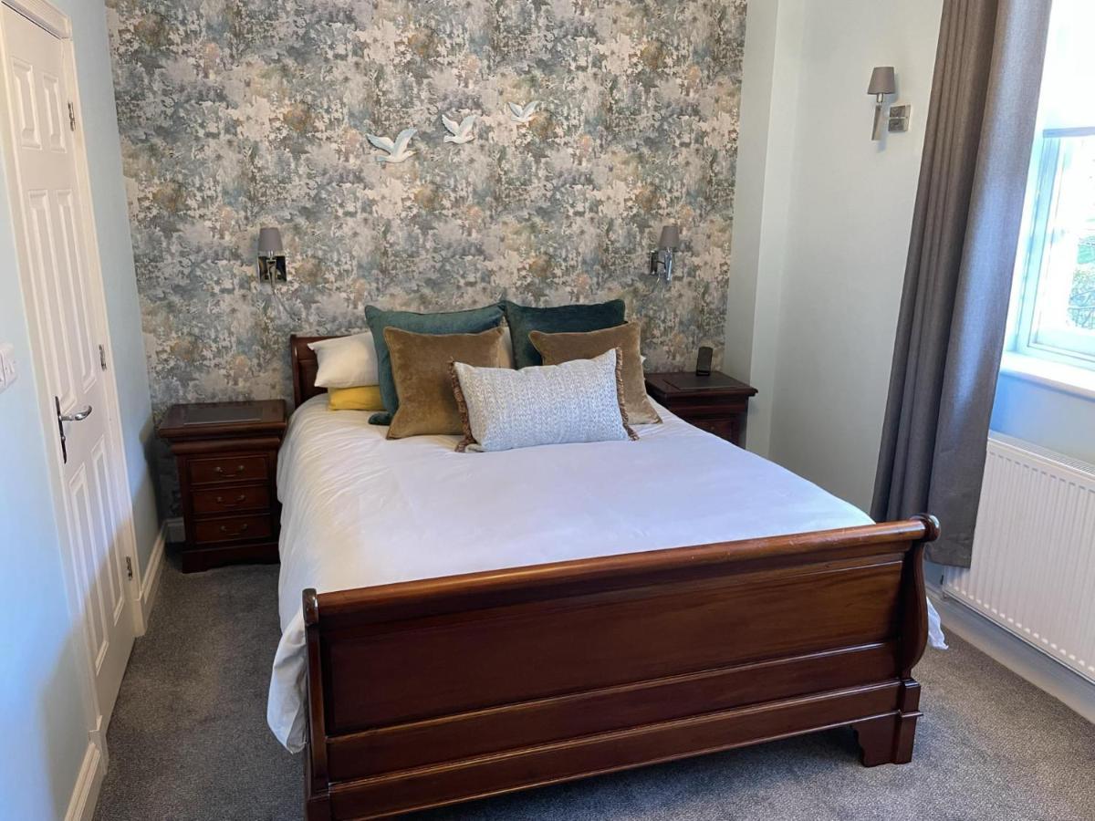 Stunning 2-Bed-2Bath Apt In Whitby With Parking Appartamento Esterno foto