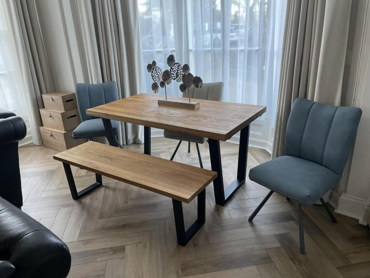 Stunning 2-Bed-2Bath Apt In Whitby With Parking Appartamento Esterno foto
